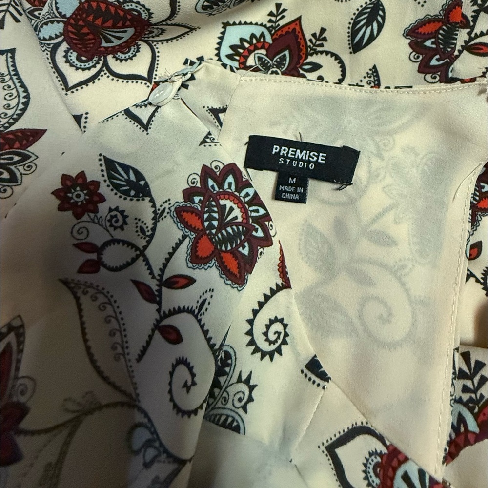 Premise Studio ~ Women’s ~ Top ~ Medium ~ Blouse ~ Sleeveless - Picture 9 of 16